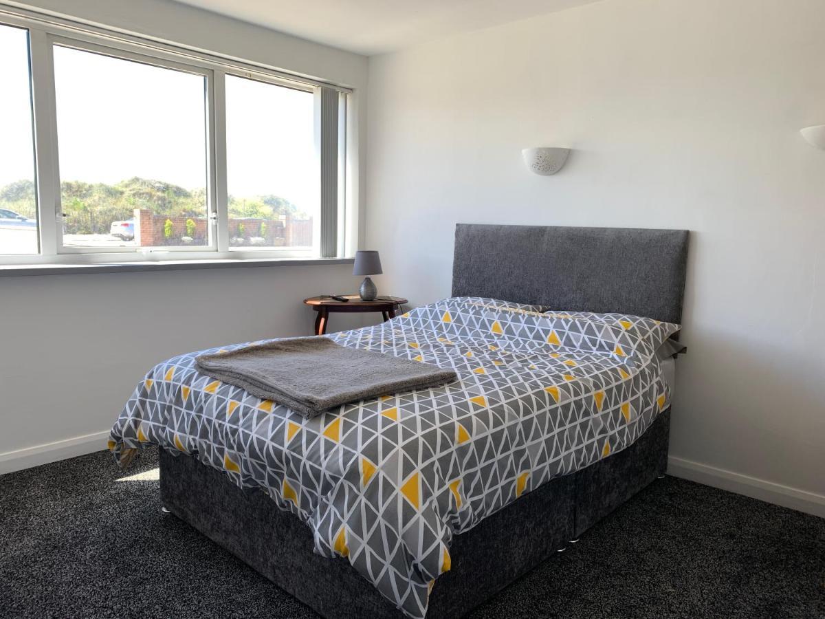 Beach Front Apartment With Free Parking, St Annes Литам Сент Аннс Екстериор снимка