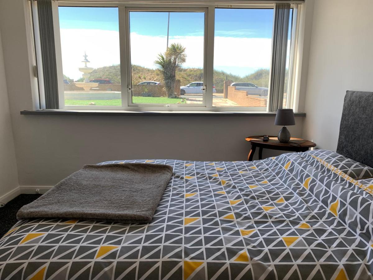 Beach Front Apartment With Free Parking, St Annes Литам Сент Аннс Екстериор снимка