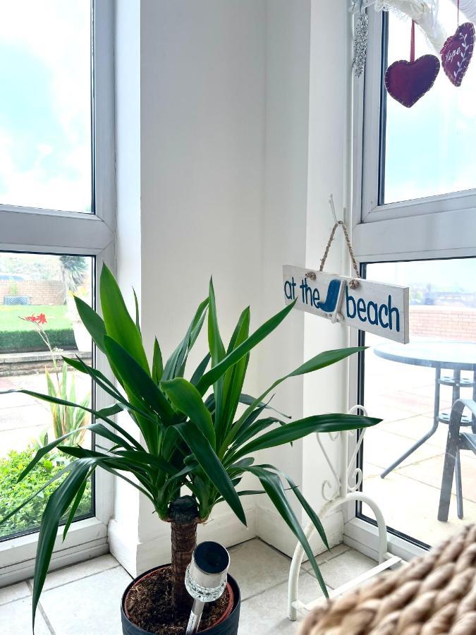 Beach Front Apartment With Free Parking, St Annes Литам Сент Аннс Екстериор снимка