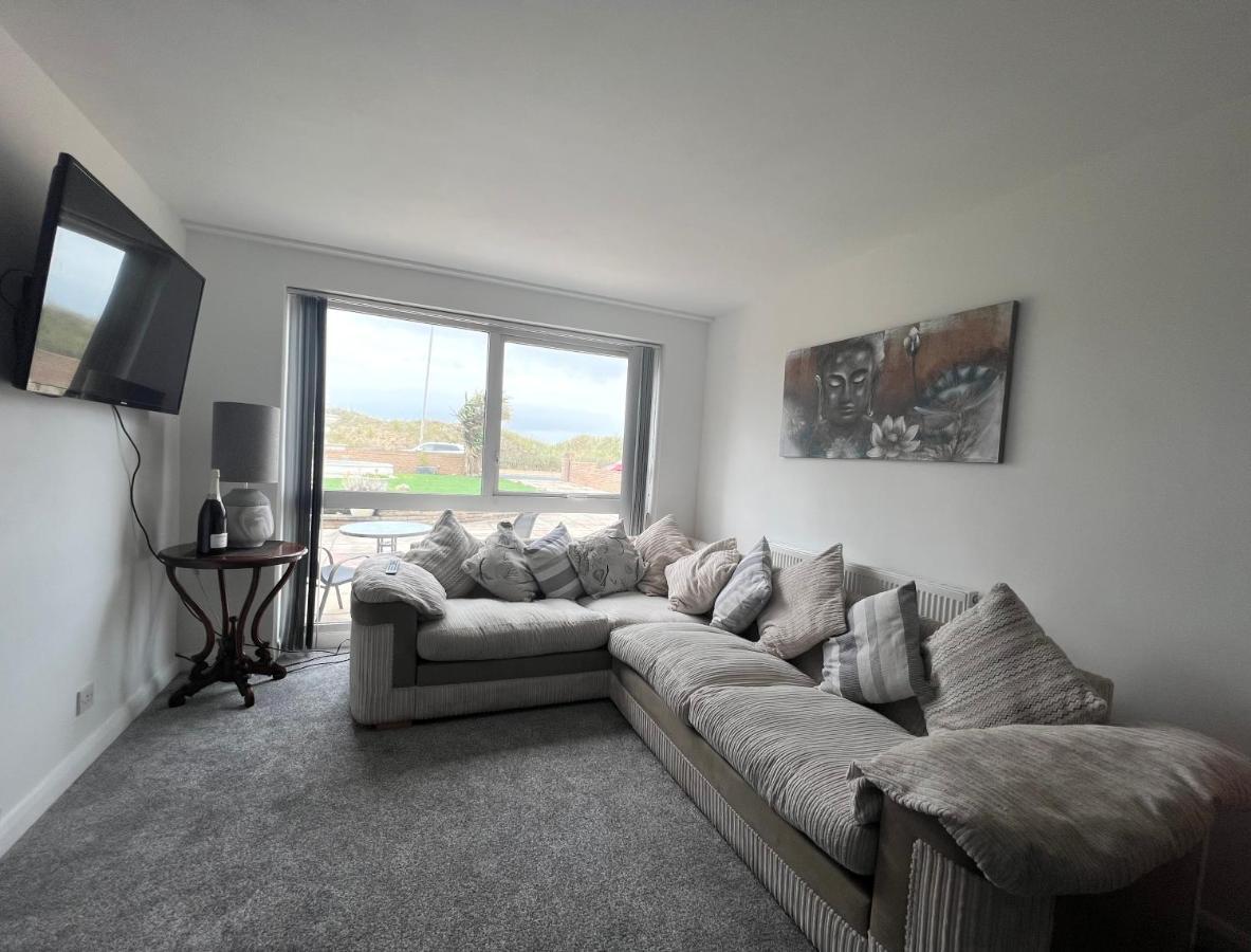 Beach Front Apartment With Free Parking, St Annes Литам Сент Аннс Екстериор снимка