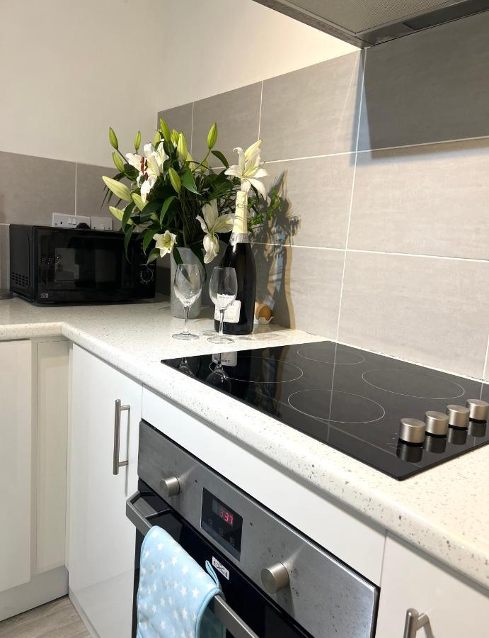 Beach Front Apartment With Free Parking, St Annes Литам Сент Аннс Екстериор снимка
