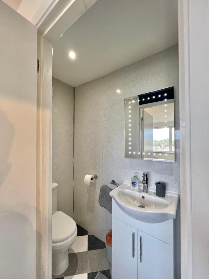 Beach Front Apartment With Free Parking, St Annes Литам Сент Аннс Екстериор снимка