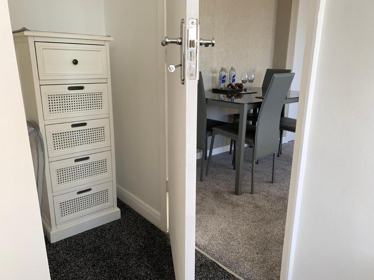 Beach Front Apartment With Free Parking, St Annes Литам Сент Аннс Екстериор снимка