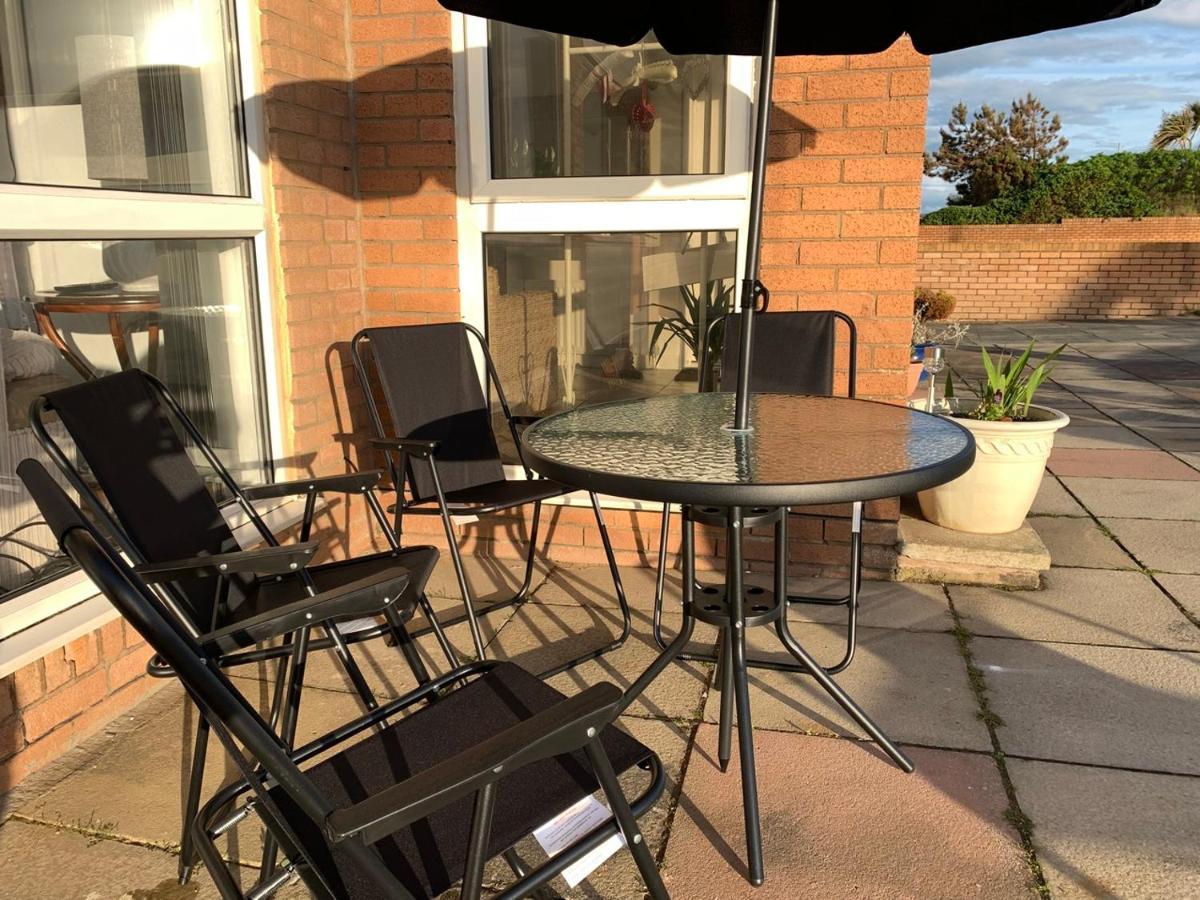 Beach Front Apartment With Free Parking, St Annes Литам Сент Аннс Екстериор снимка