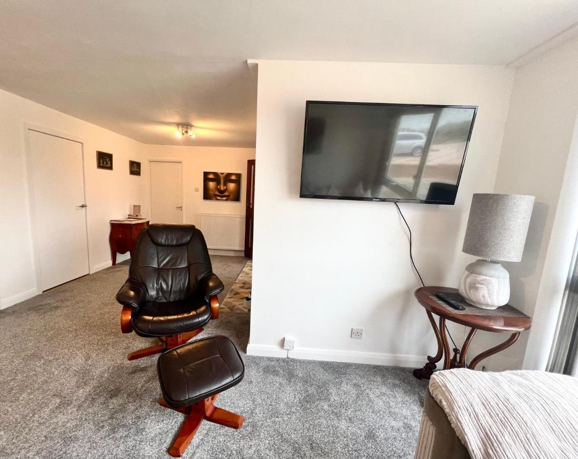 Beach Front Apartment With Free Parking, St Annes Литам Сент Аннс Екстериор снимка